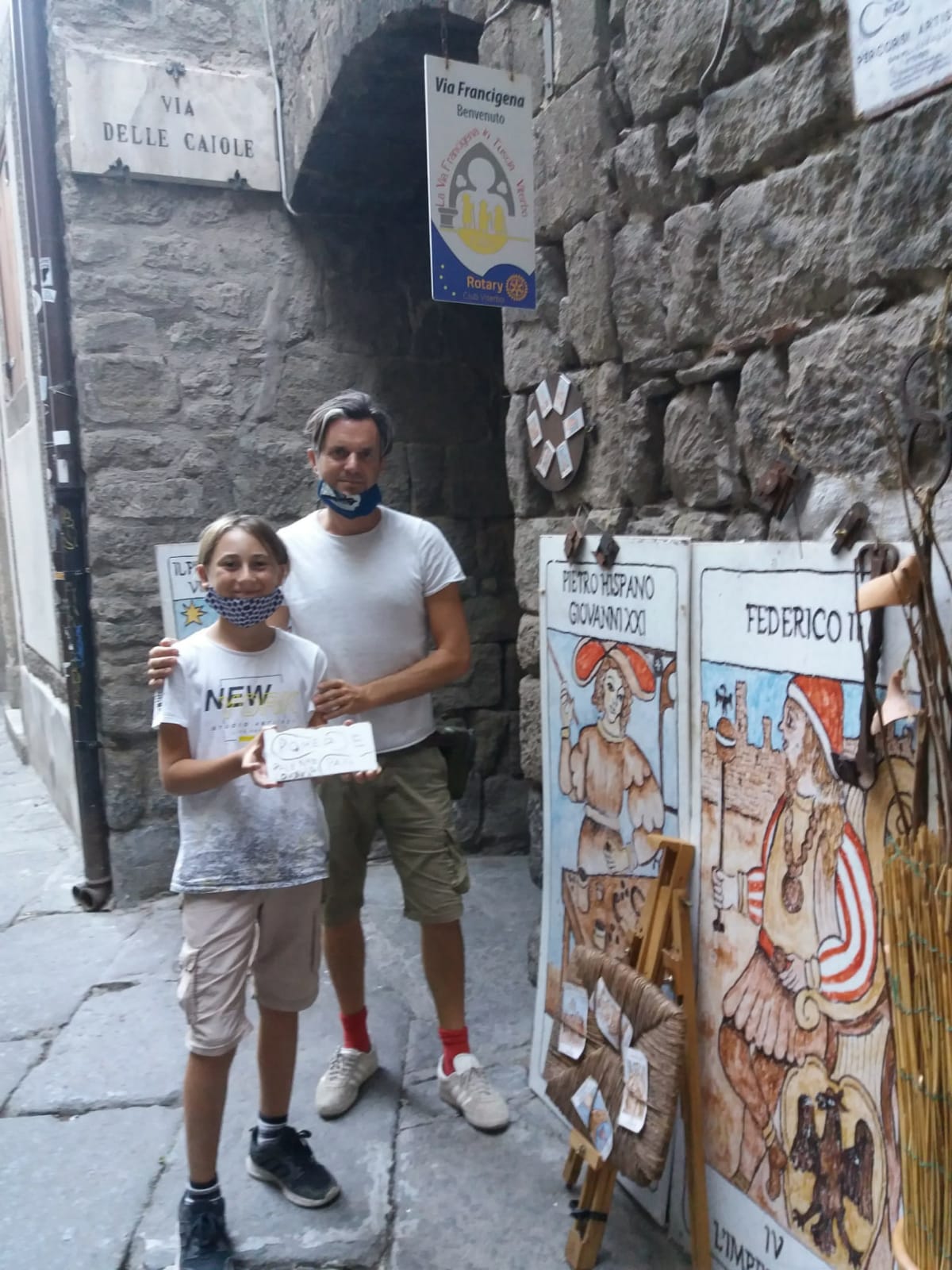 Romeo, 10 years old, walking from Palermo to London. The incredible story of a small, great pilgrim.
