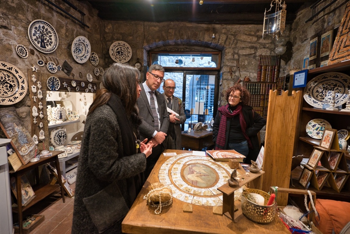 Dario Costantini, President of CNA, and Luigia Melaragni, Regional Secretary, Visit Cinzia Chiulli’s Workshop